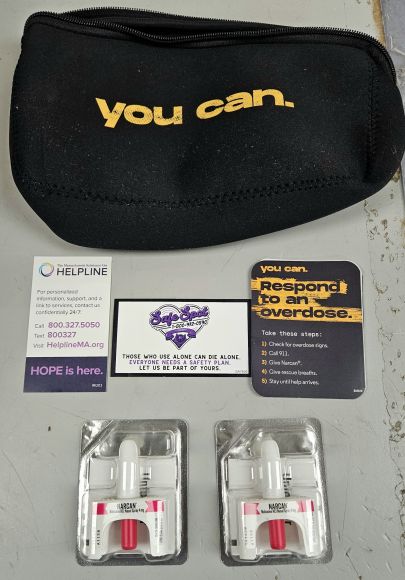 Aerosol nasal Narcan y kit para la prevención de sobredosis